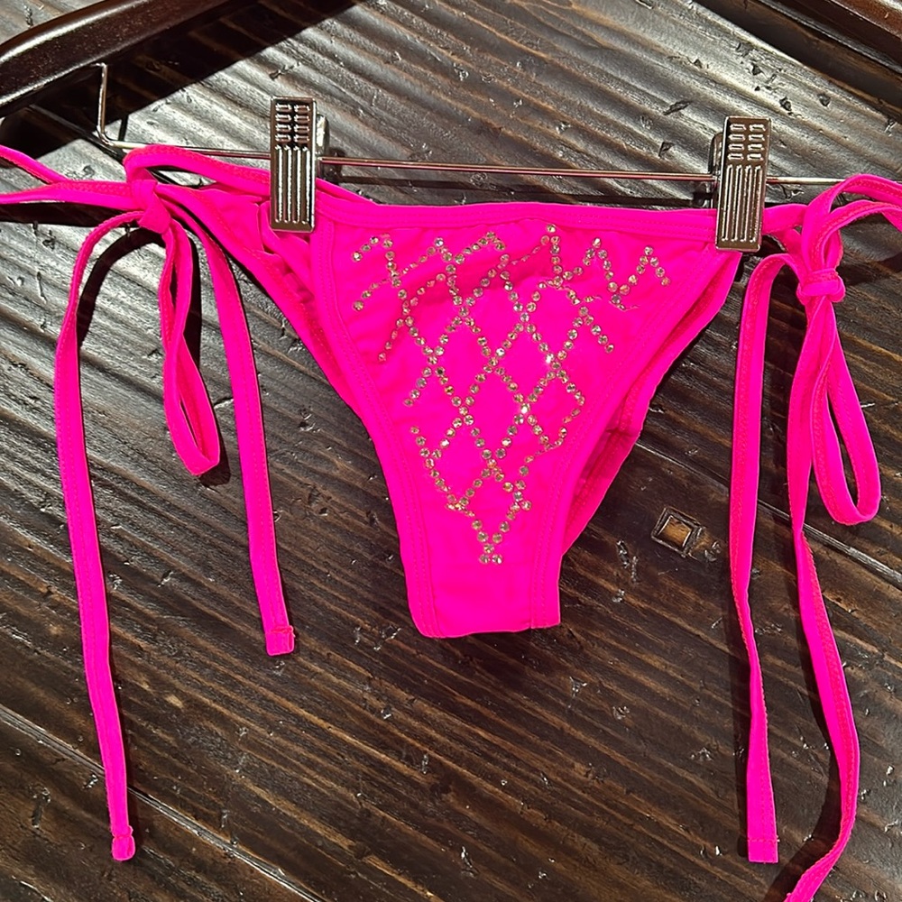 GORGEOUS NEON PINK BLING BIKINI BOTTOM!! Size XS.  NEW!!!